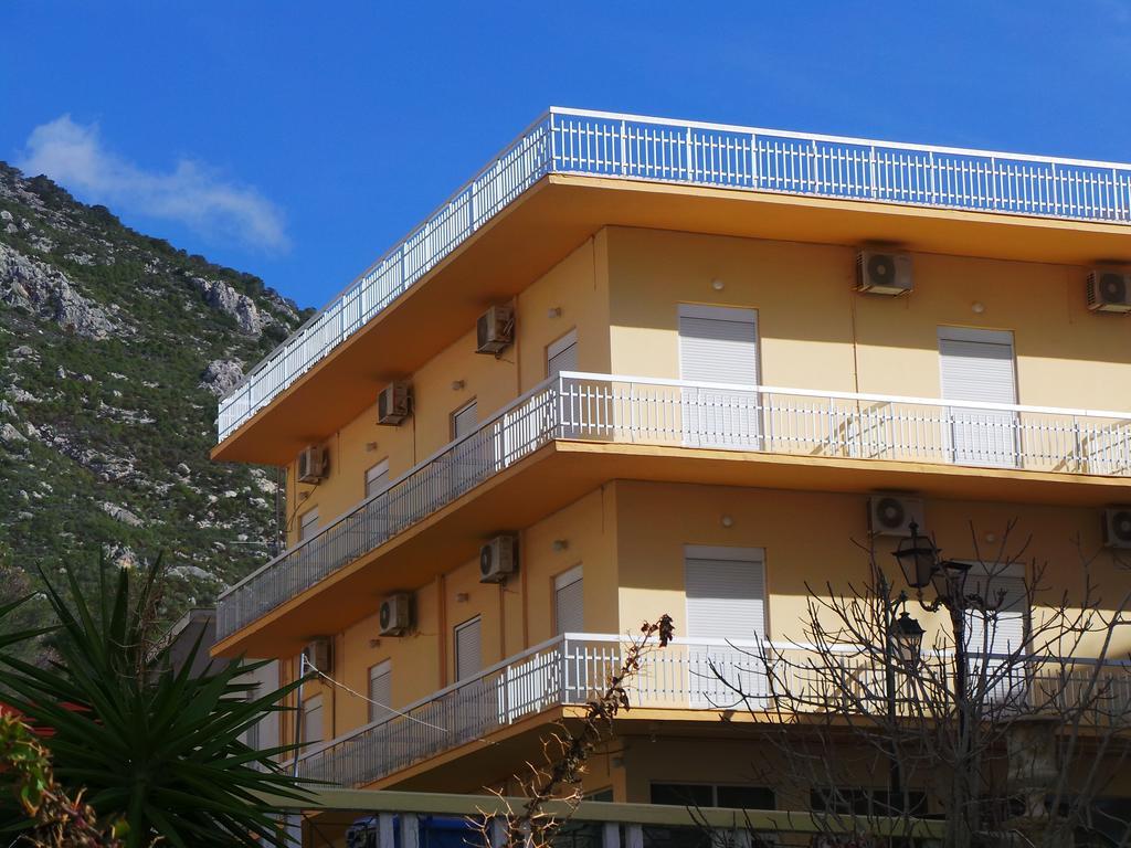 Hotel Andreou Loutraki  Exterior photo